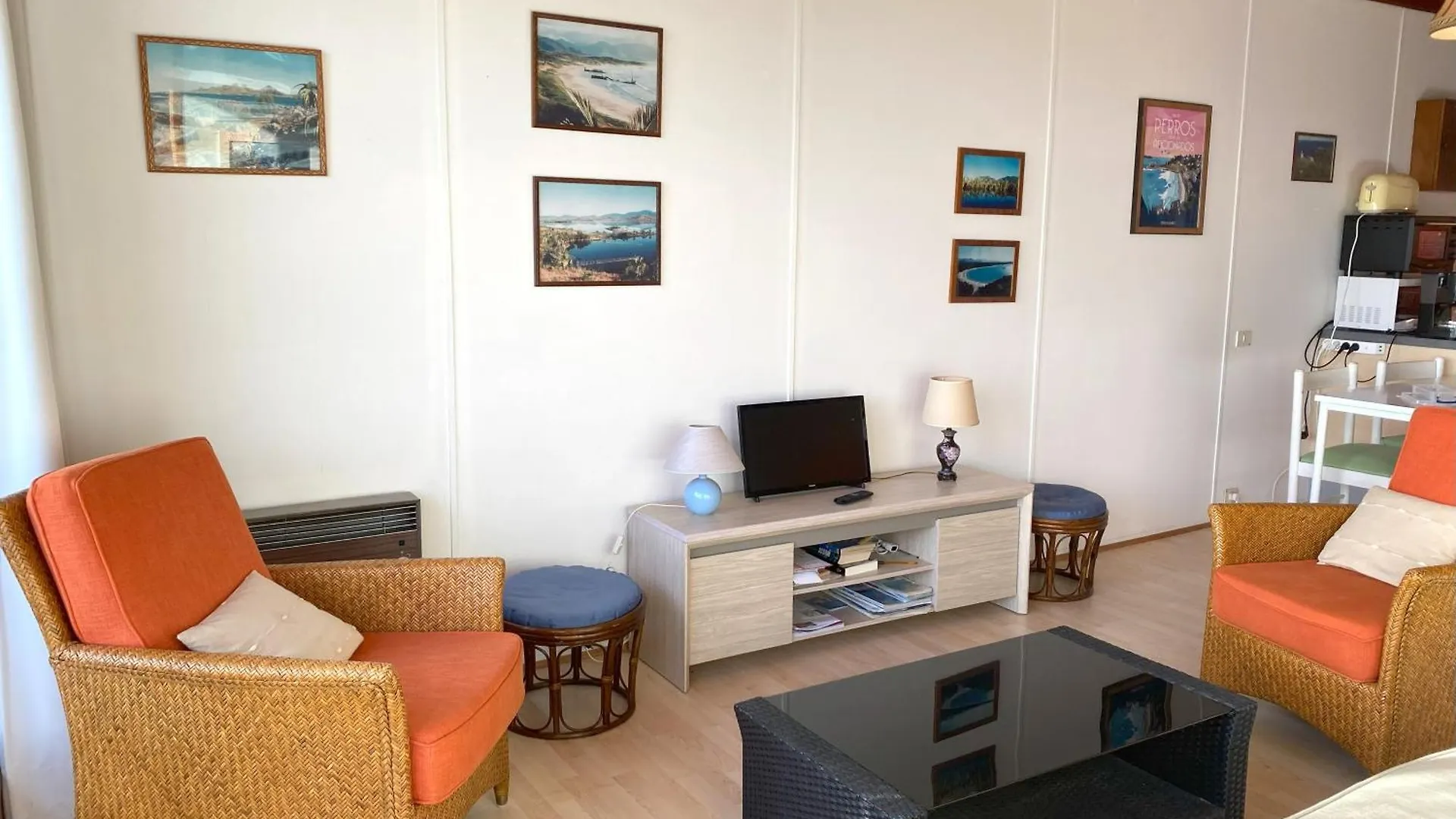 Appartement Avec Terrasse Vue Mer Plage De Trestraou A Perros-Guirec- Ref 904 Perros-Guirec